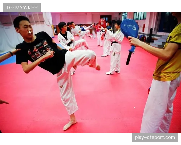 伊朗举国体制下的摔跤人才培养：体校、军队与宗教力量的结合。