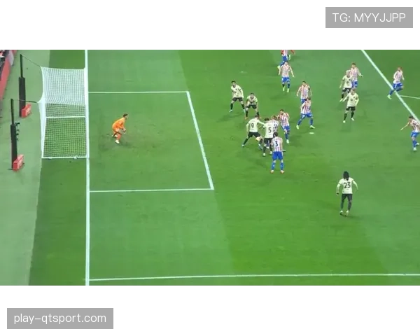 关键瞬间：VAR长时间回放判定武汉三镇进球越位在先，进球无效