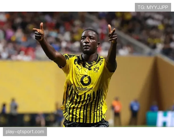 伤情更新：斯图加特前锋吉拉西恢复合练，周末可出战